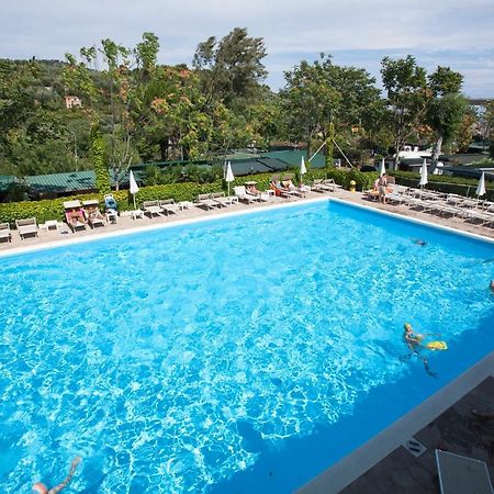 Il Frantoio Camping San Bartolomeo Al Mare Luaran gambar