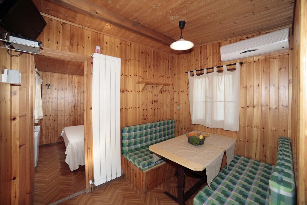 Il Frantoio Camping San Bartolomeo Al Mare Bilik gambar