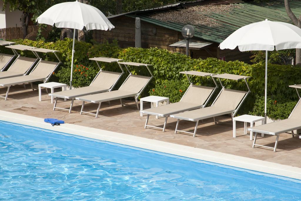Il Frantoio Camping San Bartolomeo Al Mare Luaran gambar